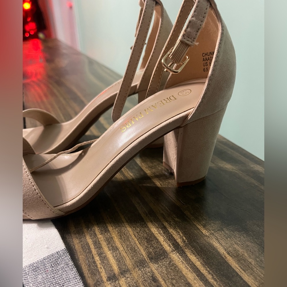 Dream Pairs nude pump heels, size 6.5.